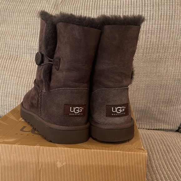 Ugg Bailey Button! - Picture 3 of 4